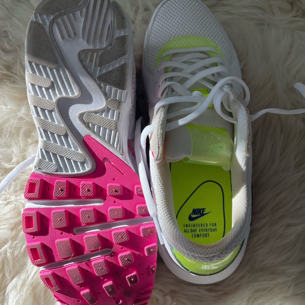 Nike women White and Neon Yellow Sneakers - Picture 6 of 6